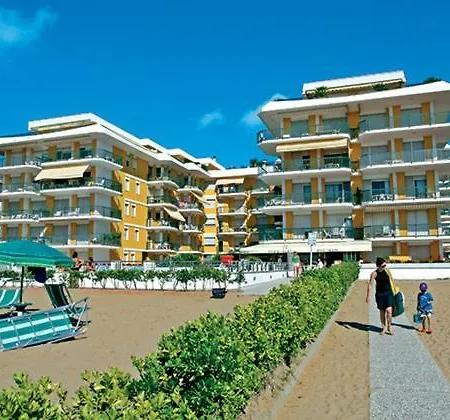 Attico Fronte Mare Apartamento
